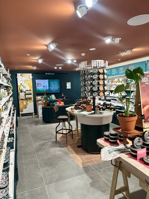 The Body Shop QVB, photograph 2