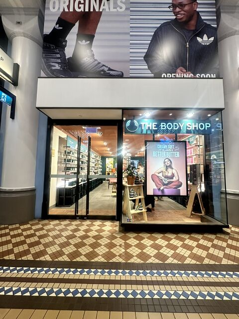 The Body Shop QVB, photograph 1